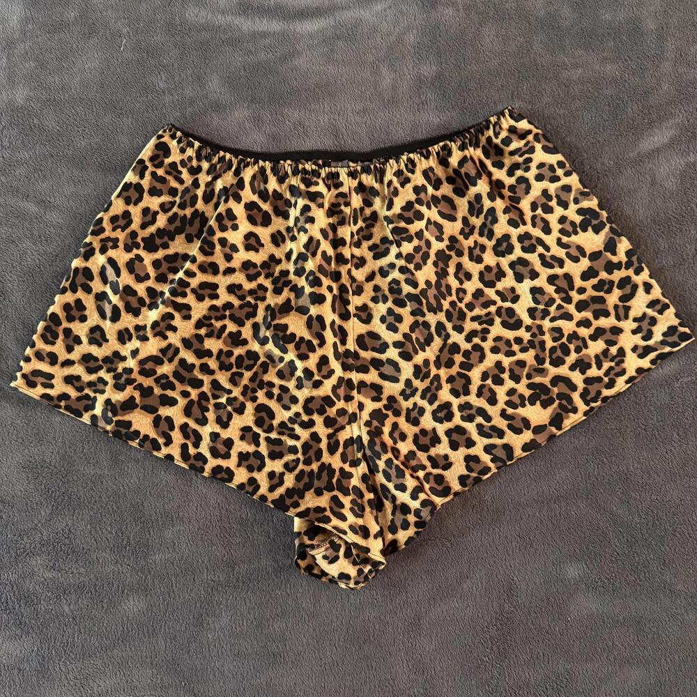 Valerie Stevens Leopard Print Elastic Waist Shorts Size Medium